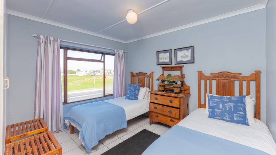 7 Bedroom Property for Sale in Struisbaai Western Cape